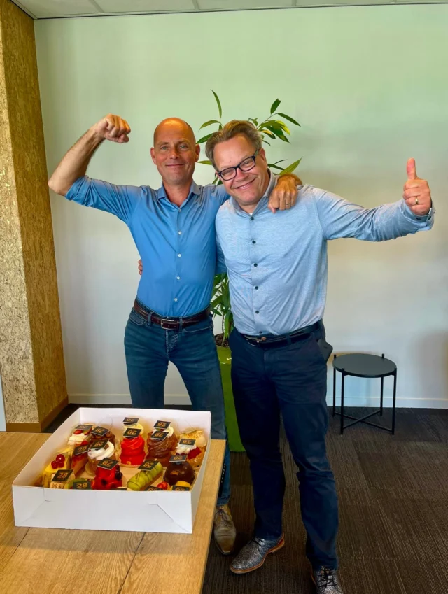 𝗦𝘂𝗯𝘃𝗲𝗻𝘁𝗶𝗼𝗻 𝟮𝟴 𝗷𝗮𝗮𝗿! 🥳

Vandaag vieren we ons 28-jarig bestaan. Dat is natuurlijk een reden voor gebak! 🎂

Al 28 jaar helpen we organisaties hun ambities waar te maken. Bedankt aan al onze klanten, partners en collega’s voor het vertrouwen en de fijne samenwerking.

Op naar nog veel meer mooie jaren! 🥂